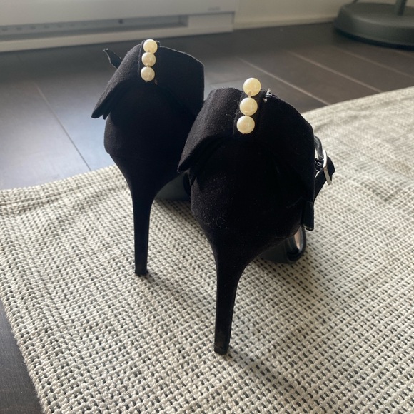 Black high heels shoes - UK Size 5 / US 7 - 8 inch heel - pearls & bow back - Picture 5 of 6